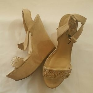 Nude wedge 5.5 inches
